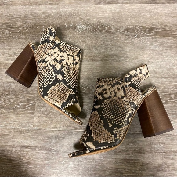 Treasure & Bond | Hayley Snakeskin Block Heel Sandals Size 9M - Picture 9 of 10